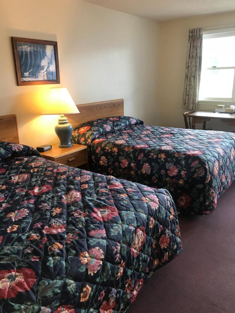 Four Seasons Motor Inn Twin Mountain Eksteriør billede