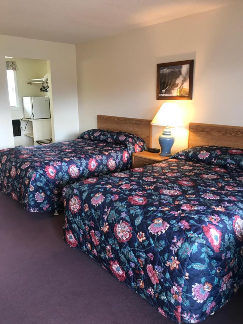 Four Seasons Motor Inn Twin Mountain Eksteriør billede